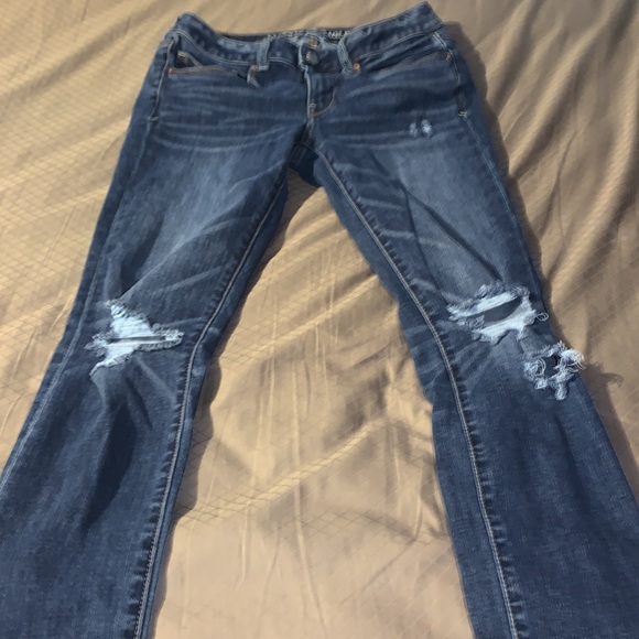 American Eagle 🦅 Outfitters Distressed Jeans size 2, Women’s Denim, tiny sequin - Picture 6 of 6